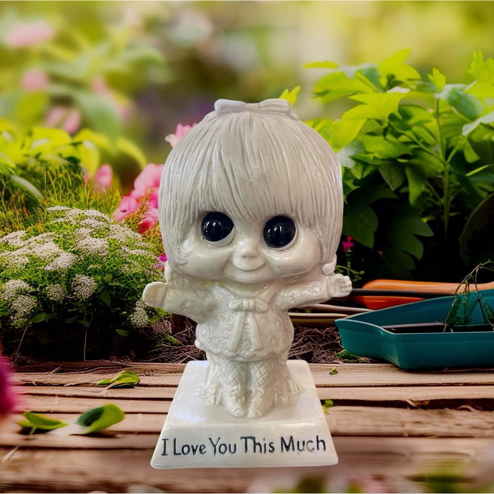 Vtg 1970 W&R Berries Co. Sillisculpts Figurine “I Love U This Much” Made in USA